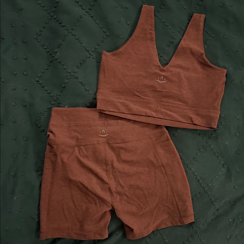 Beyond Yoga Brown Sports Bra and Shorts Set - Picture 3 of 3